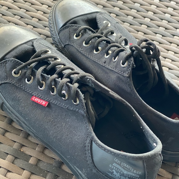 Women’s Levis sneakers - Picture 2 of 5